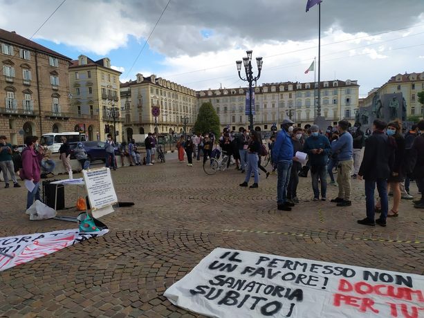 Tempi biblici per il rinnovo del permesso di soggiorno e per le richieste di asilo: “Appuntamenti dopo un anno” [FOTO E VIDEO]