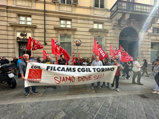 Visite mediche, la rivolta dei lavoratori del call center: “Le lunghe attese non sono colpa nostra”