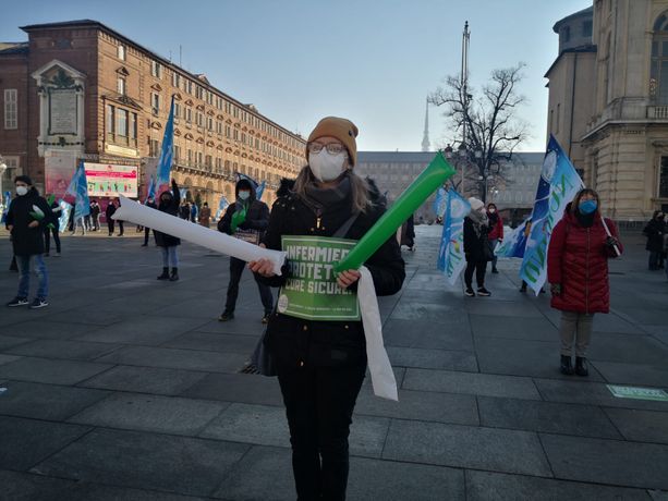 "Negli ospedali stessi problemi della prima ondata": gli infermieri piemontesi protestano a Torino "Negli ospedali stessi problemi della prima ondata": gli infermieri piemontesi protestano a Torino