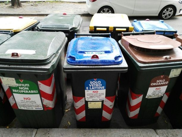 A Torino oltre 1.140 multe a chi sbaglia a buttare la spazzatura: ecco gli errori e quanto si paga A Torino oltre 1.140 multe a chi sbaglia a buttare la spazzatura: ecco gli errori e quanto si paga