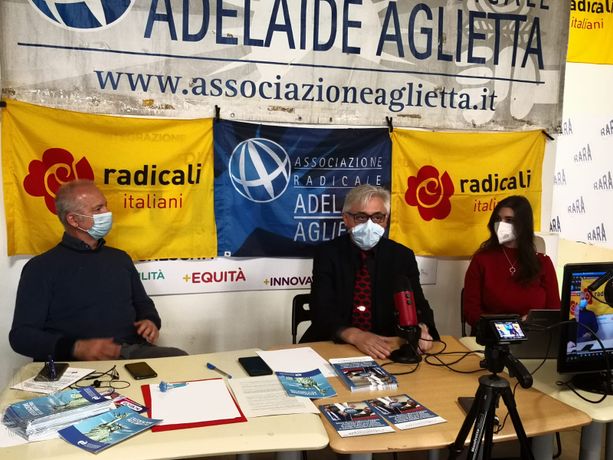 Legalizziamo l'eutanasia, a Torino 1° weekend di mobilitazione dei Radicali: "Servono autenticatori per il referendum" Legalizziamo l'eutanasia, a Torino 1° weekend di mobilitazione dei Radicali: "Servono autenticatori per il referendum"