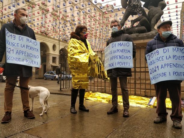 Clochard sgomberati dal centro, Radicali protestano sotto il Comune: &quot;Inaccettabile&quot; [VIDEO e FOTO]