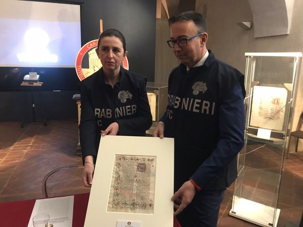 Detective dell'arte: i carabinieri recuperano i testi sacri rubati alla Diocesi di Torino 33 anni fa [FOTO e VIDEO]