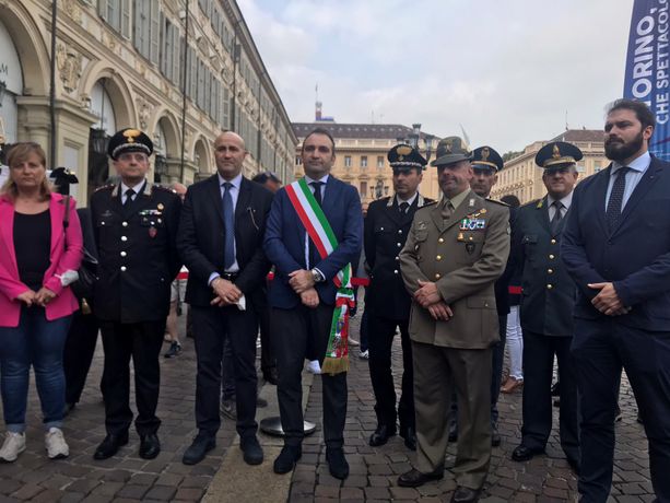 Piazza San Carlo, Torino ricorda le vittime del 3 giugno: “Non capiti mai più un tragedia simile” [FOTO e VIDEO]