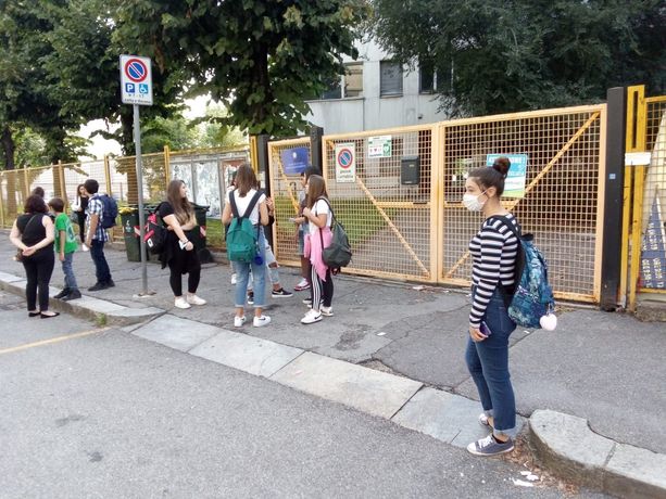 Scuola, da lunedì in Piemonte gli studenti delle superiori torneranno alle lezioni in presenza al 50% Scuola, da lunedì in Piemonte gli studenti delle superiori torneranno alle lezioni in presenza al 50%