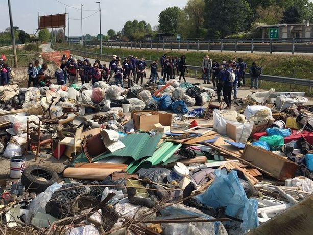 Abbandono selvaggio di rifiuti alla Falchera, Foglietta: “Aumenteremo i controlli, ma le telecamere non risolvono tutto” Abbandono selvaggio di rifiuti alla Falchera, Foglietta: “Aumenteremo i controlli, ma le telecamere non risolvono tutto”