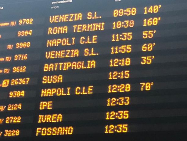 Guasti, ritardi e disagi: difficile arrivare a Torino col treno nel weekend delle Atp Guasti, ritardi e disagi: difficile arrivare a Torino col treno nel weekend delle Atp