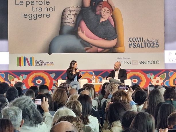 Il ciclone Saviano irrompe sul Salone di Torino. Sala strapiena per "L'amore mio non muore" Il ciclone Saviano irrompe sul Salone di Torino. Sala strapiena per "L'amore mio non muore"