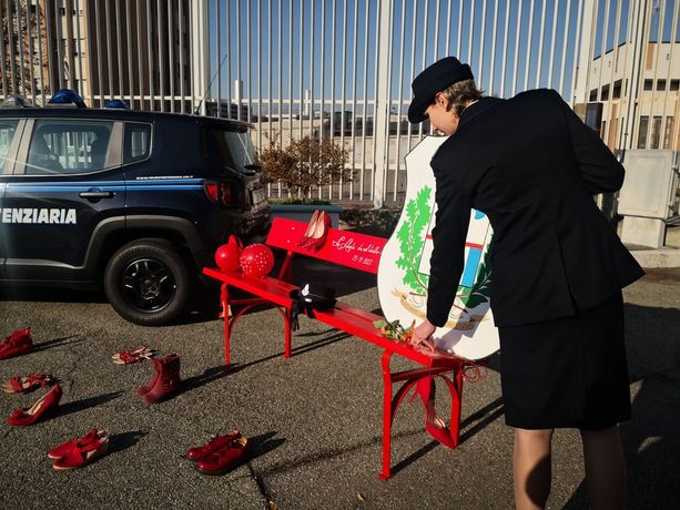Femminicidi ed abusi, anche le agenti del carcere di Torino in campo: "Ricordiamo le donne annientate nell'animo e fisico" Femminicidi ed abusi, anche le agenti del carcere di Torino in campo: "Ricordiamo le donne annientate nell'animo e fisico"