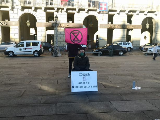 Sciopero della fame per l'ambiente: "Come affronta la Regione la crisi ecologica?" (VIDEO) Sciopero della fame per l'ambiente: "Come affronta la Regione la crisi ecologica?" (VIDEO)