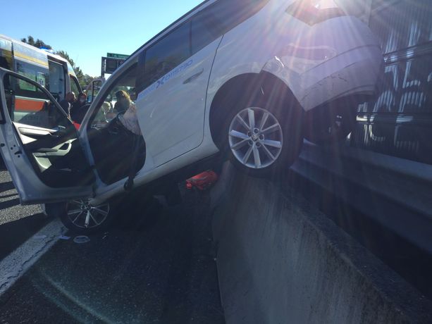 Brutto incidente sulla tangenziale nord di Torino: due persone ferite e traffico in tilt (FOTO) Brutto incidente sulla tangenziale nord di Torino: due persone ferite e traffico in tilt (FOTO)