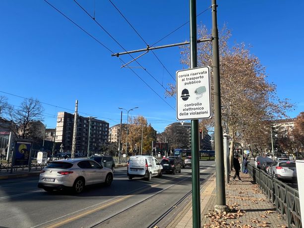 Multe a chi passa nelle corsie bus di Torino: record per la telecamera di corso Orbassano/strada del Portone Multe a chi passa nelle corsie bus di Torino: record per la telecamera di corso Orbassano/strada del Portone