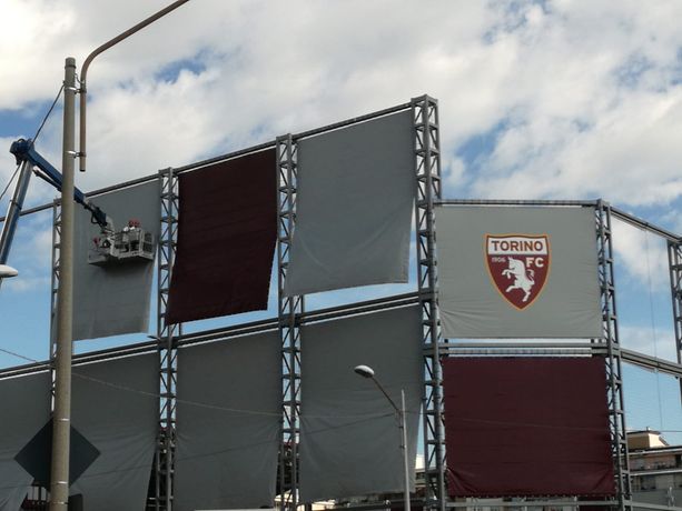 "Ammainate le 'vele' del Filadelfia: limitano l'afflusso di luce e aria" "Ammainate le 'vele' del Filadelfia: limitano l'afflusso di luce e aria"