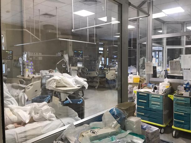 Ospedale Martini, le terapie intensive ultima trincea per sconfiggere il Covid: “La guerra? Non sappiamo quando la vinceremo”  [FOTO e VIDEO]