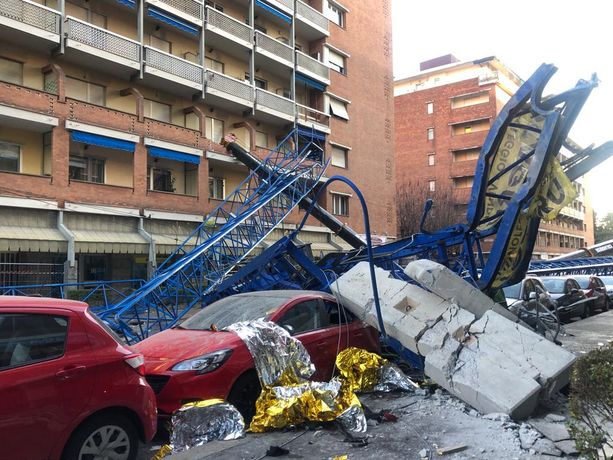 Crollo gru in via Genova, solo in autunno l'esito delle perizie Crollo gru in via Genova, solo in autunno l'esito delle perizie