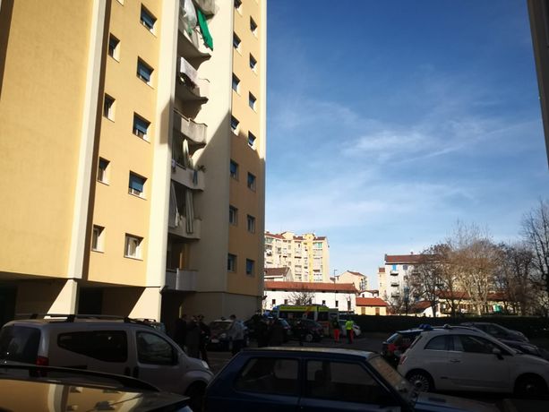 Muore bambino di due anni caduto dall'ottavo piano, tragedia in via Pacini (FOTO e VIDEO) Muore bambino di due anni caduto dall'ottavo piano, tragedia in via Pacini (FOTO e VIDEO)