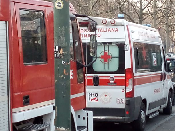 Tragedia in via Reiss Romoli, anziano schiacciato e ucciso dal crollo di un cancello e di alcune assi Tragedia in via Reiss Romoli, anziano schiacciato e ucciso dal crollo di un cancello e di alcune assi