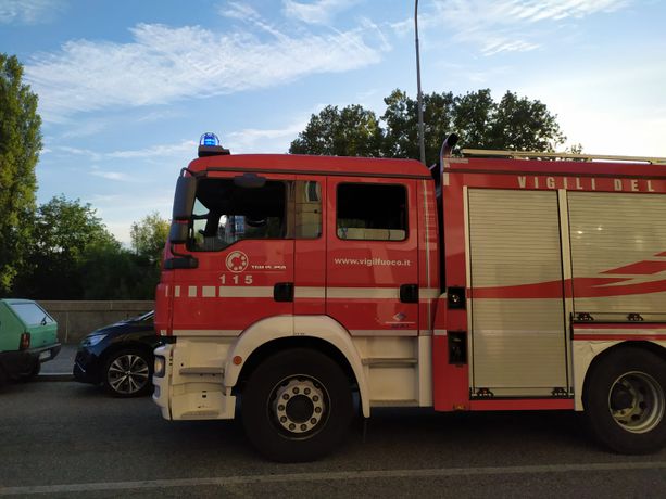 Tragedia a Borgofranco d'Ivrea: operaio cade in acqua mentre lavora su un argine del canale e perde la vita Tragedia a Borgofranco d'Ivrea: operaio cade in acqua mentre lavora su un argine del canale e perde la vita