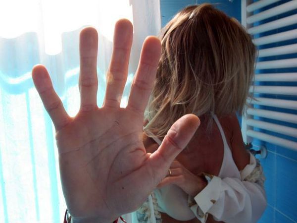 Violenza sulle donne, a Torino i reati "spia" calano di oltre il 9% dall'inizio dell'anno. Ma la metà succedono in famiglia Violenza sulle donne, a Torino i reati "spia" calano di oltre il 9% dall'inizio dell'anno. Ma la metà succedono in famiglia