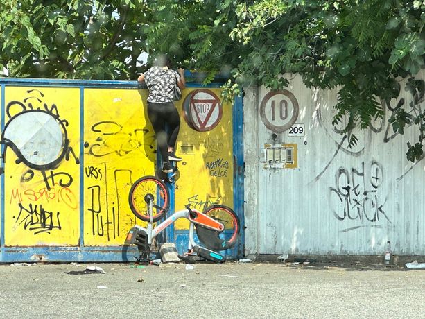 Il ritorno degli zombie: la Gondrand è di nuovo terra di tossici e pusher Il ritorno degli zombie: la Gondrand è di nuovo terra di tossici e pusher
