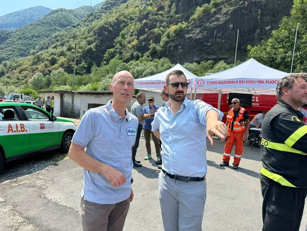 La Val Soana brucia ancora, in tutto il Piemonte è una catastrofe: sono oltre 800 gli ettari di bosco in fiamme per i fulmini