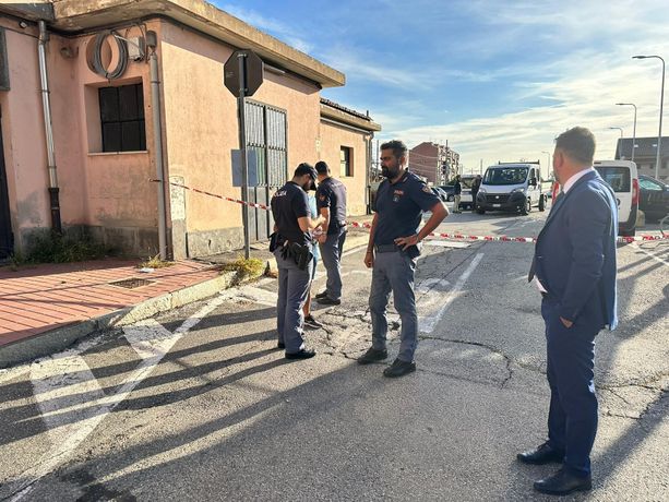 Operai travolti e uccisi dal treno, lo sgomento a Brandizzo: “Scena indescrivibile, resti sparsi per 500 metri”