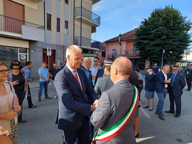 Operai uccisi dal treno, il ministro Zangrillo a Brandizzo: "Una tragedia che non doveva accadere"