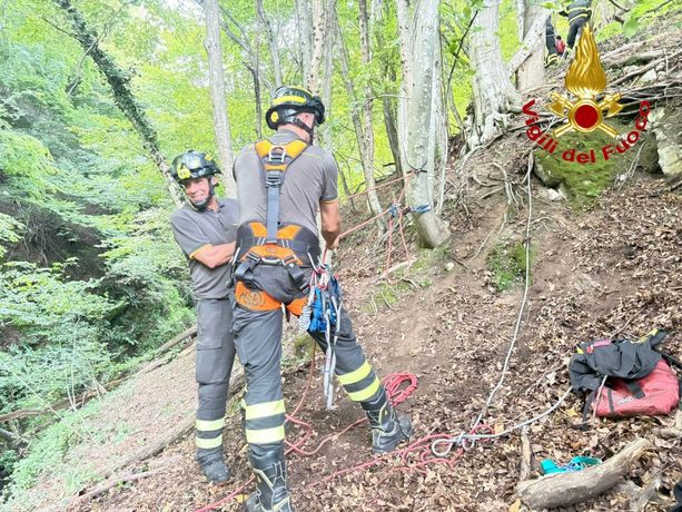 Restano bloccati nel greto di un torrente a Duno, due ragazzi salvati dai soccorritori Restano bloccati nel greto di un torrente a Duno, due ragazzi salvati dai soccorritori