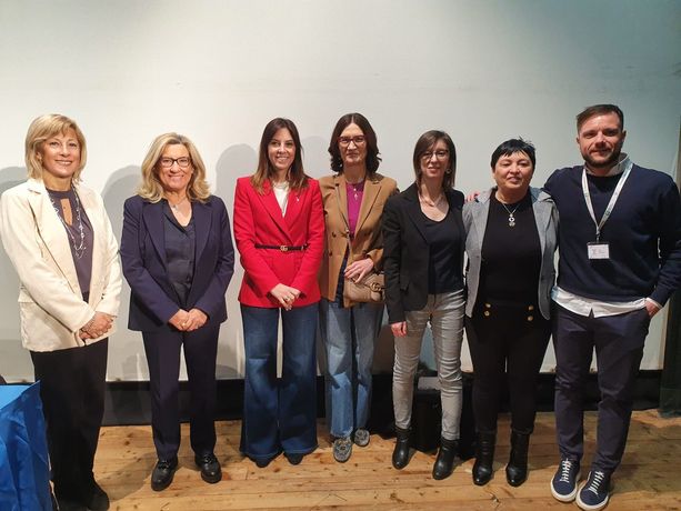 VIDEO. Cambiare il mondo «con la matita» e partendo dalla scuola. Le onorevoli incontrano gli studenti VIDEO. Cambiare il mondo «con la matita» e partendo dalla scuola. Le onorevoli incontrano gli studenti