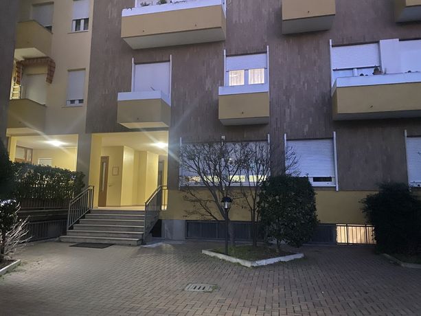 Busto vicina alla famiglia distrutta dal terremoto. Un figlio: «Mia mamma era una donna generosa»