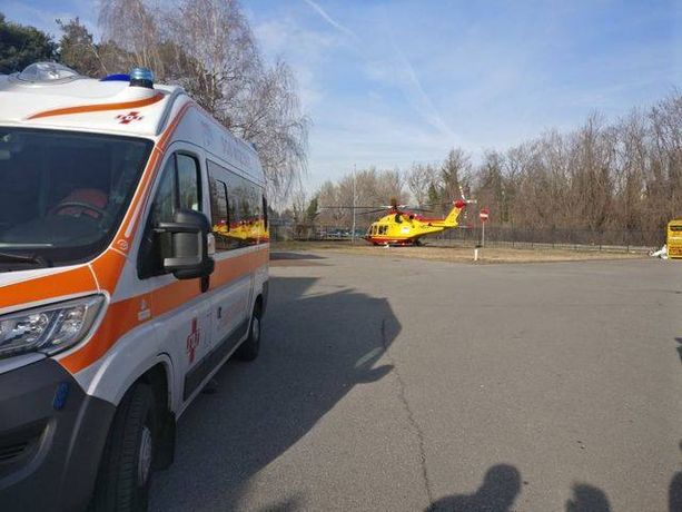 Schianto a Malnate, intervento dell'elisoccorso in codice rosso Schianto a Malnate, intervento dell'elisoccorso in codice rosso