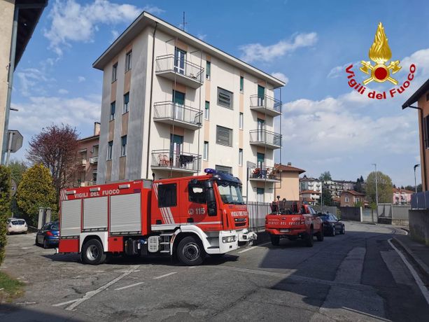 Varese, cede dell'intonaco dal soffitto: paura per due bimbe in culla colpite dai calcinacci Varese, cede dell'intonaco dal soffitto: paura per due bimbe in culla colpite dai calcinacci
