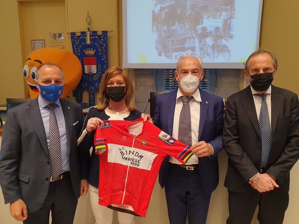 La centesima Tre Valli parte da Busto: «Città e società Binda in fuga verso la vittoria» La centesima Tre Valli parte da Busto: «Città e società Binda in fuga verso la vittoria»