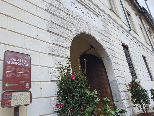 Agente aggredito, la condanna: «Gesto vile e deprecabile» Agente aggredito, la condanna: «Gesto vile e deprecabile»