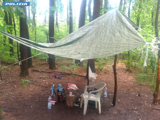 Nuovo blitz anti spaccio al parco Pineta: arrestato un ricercato e smantellato un bivacco Nuovo blitz anti spaccio al parco Pineta: arrestato un ricercato e smantellato un bivacco
