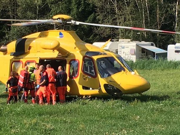 Ultraleggero precipita in un campo a Brebbia e si schianta contro un palo