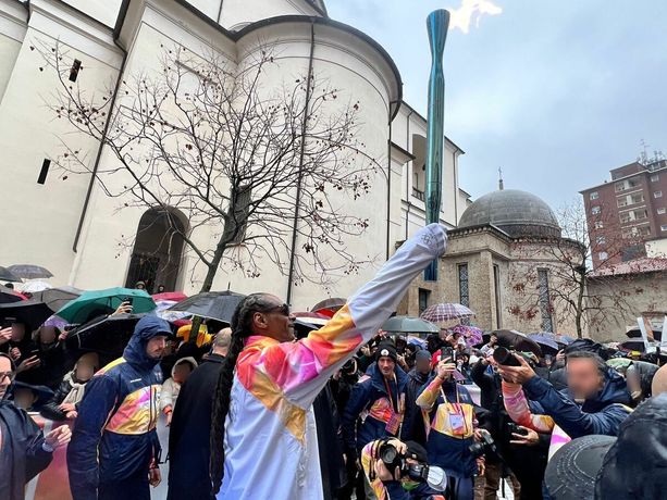 LA DIRETTA. La Fiamma olimpica "accende" il territorio: c'è anche il rapper Snoop Dogg LA DIRETTA. La Fiamma olimpica "accende" il territorio: c'è anche il rapper Snoop Dogg
