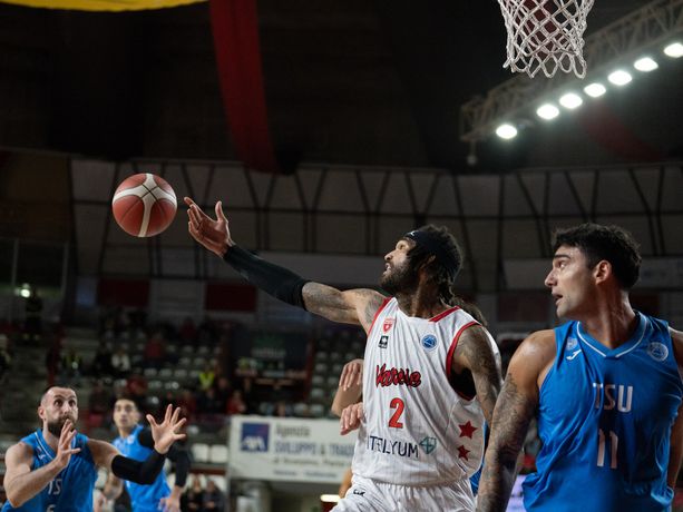Basta un tempo a Varese per far male ai georgiani. Espulso Cauley-Stein Basta un tempo a Varese per far male ai georgiani. Espulso Cauley-Stein