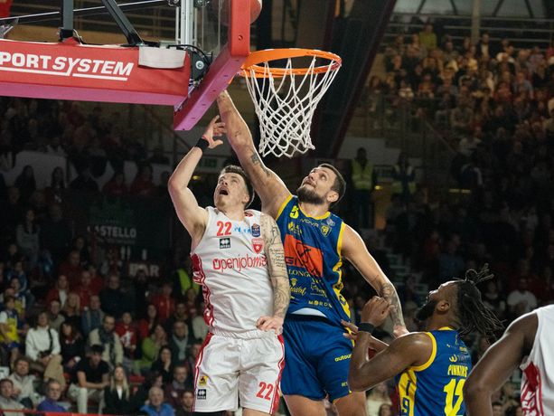 Vince Varese, perde il fischiatissimo ex Gentile: a Masnago la goduria è massima Vince Varese, perde il fischiatissimo ex Gentile: a Masnago la goduria è massima