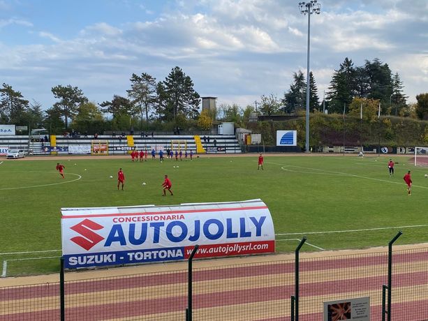 Varese battuto dalla Caratese a Masnago. L'arbitro non ne azzecca una Varese battuto dalla Caratese a Masnago. L'arbitro non ne azzecca una