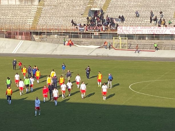 VIDEO. Ezio Rossi: «Dobbiamo solo chiedere scusa a chi tifa Varese». Amirante domani fa allenare la squadra VIDEO. Ezio Rossi: «Dobbiamo solo chiedere scusa a chi tifa Varese». Amirante domani fa allenare la squadra