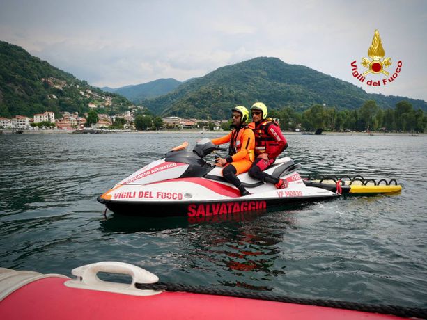 Angera, donna dispersa nel lago Maggiore: ritrovata dall'elicottero dei vigili del fuoco di fronte ad Arona e tratta in salvo Angera, donna dispersa nel lago Maggiore: ritrovata dall'elicottero dei vigili del fuoco di fronte ad Arona e tratta in salvo