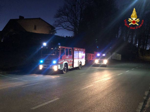Paura a Marchirolo, in fiamme il bosco in località San Pietro Paura a Marchirolo, in fiamme il bosco in località San Pietro