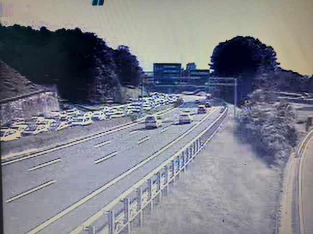 Incidente sull'autostrada tra Sesto Calende e Besnate, coinvolte dieci persone e traffico in tilt con code di 3 chilometri