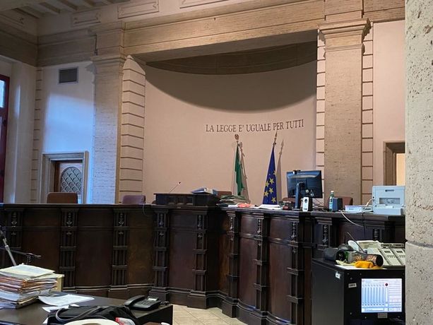 Ragazzina dell'Alto Varesotto picchiata e insultata dai famigliari perché sovrappeso: chieste tre condanne Ragazzina dell'Alto Varesotto picchiata e insultata dai famigliari perché sovrappeso: chieste tre condanne