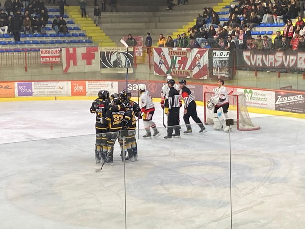 E adesso chiamateli con il loro nome: immortali. Quell'urlo di Marcello Borghi all'overtime (7-6) è per Sergio e Giusy E adesso chiamateli con il loro nome: immortali. Quell'urlo di Marcello Borghi all'overtime (7-6) è per Sergio e Giusy