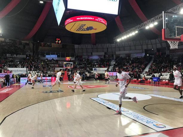 VARESE-PESARO, la diretta. C'è una Masnago piena per sfidare i precedenti