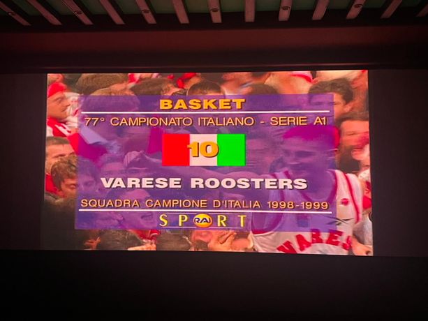 FOTO e VIDEO - I cori, gli applausi, le lacrime: 25 anni dopo Varese è ancora campione d'Italia FOTO e VIDEO - I cori, gli applausi, le lacrime: 25 anni dopo Varese è ancora campione d'Italia