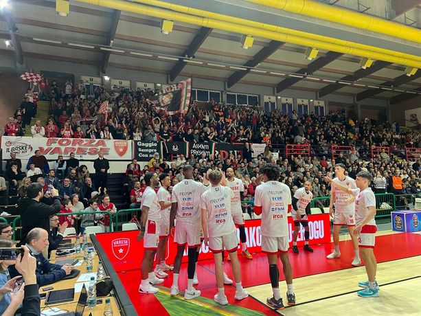 La Varese di Kastritis è un'altra cosa, ma non ha ancora imparato a non buttarsi via... La Varese di Kastritis è un'altra cosa, ma non ha ancora imparato a non buttarsi via...