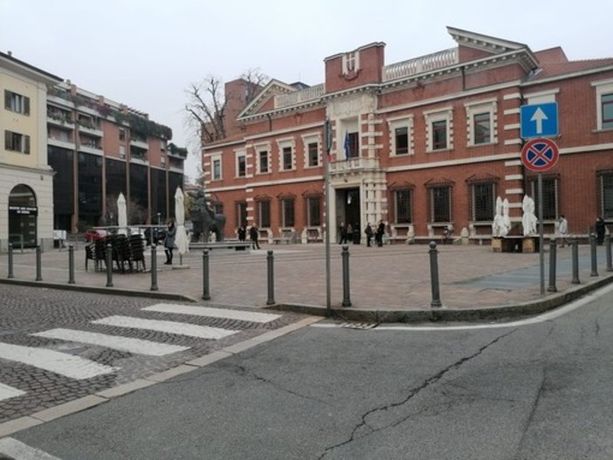 Valtravaglia, rapinato e preso a badilate dopo la notte di sesso: chiesta una condanna Valtravaglia, rapinato e preso a badilate dopo la notte di sesso: chiesta una condanna